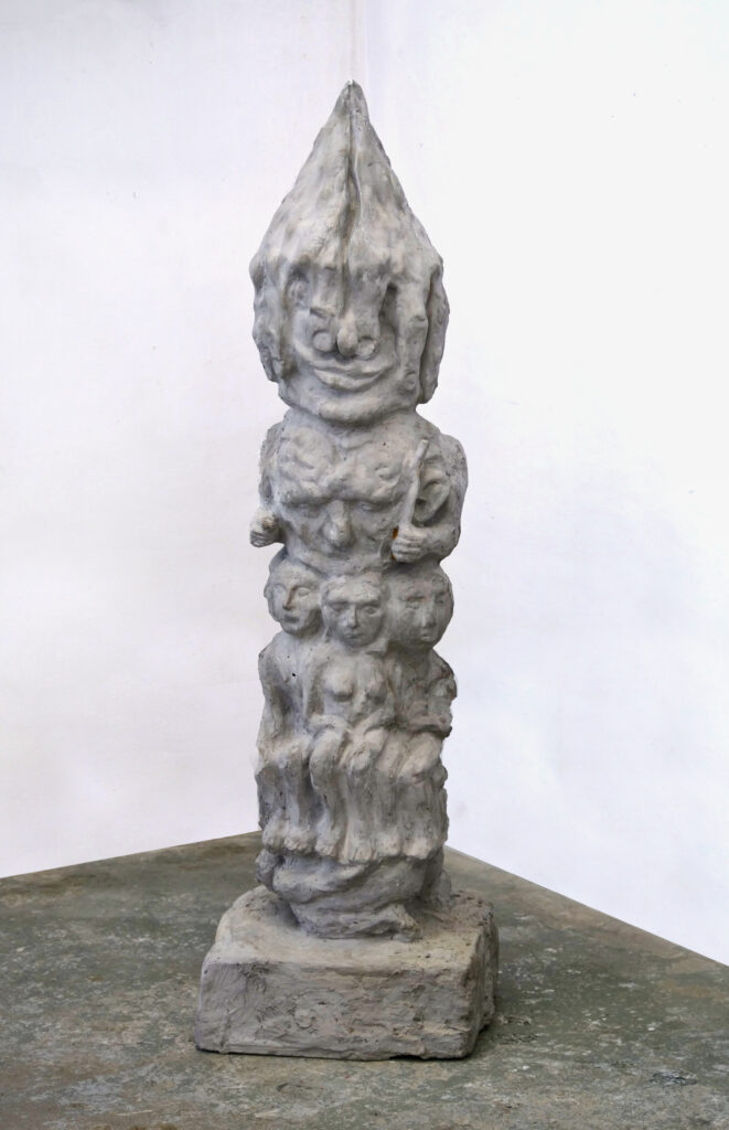 PROTOPLASTA, 2024, gips, 30 × 35 × 120 cm