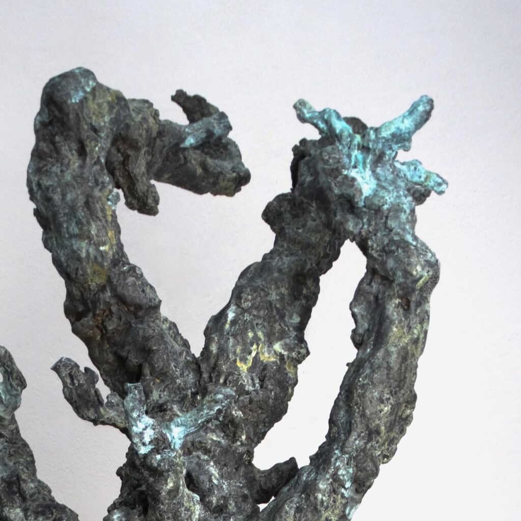 DAFNE FRAGMENT, 2024, brąz, 175 × 45 × 48 cm