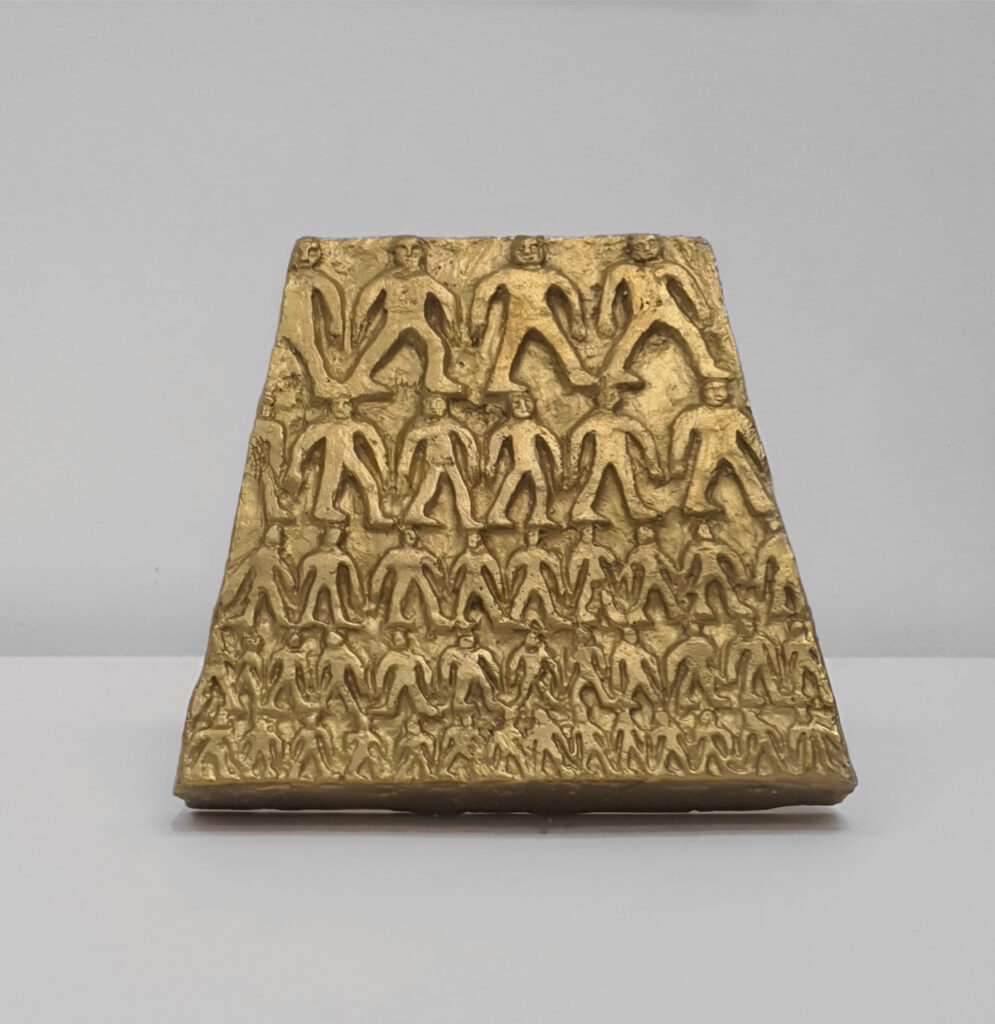 COMPANY, 2024, mosiądz, 2,5 × 12 × 8 cm